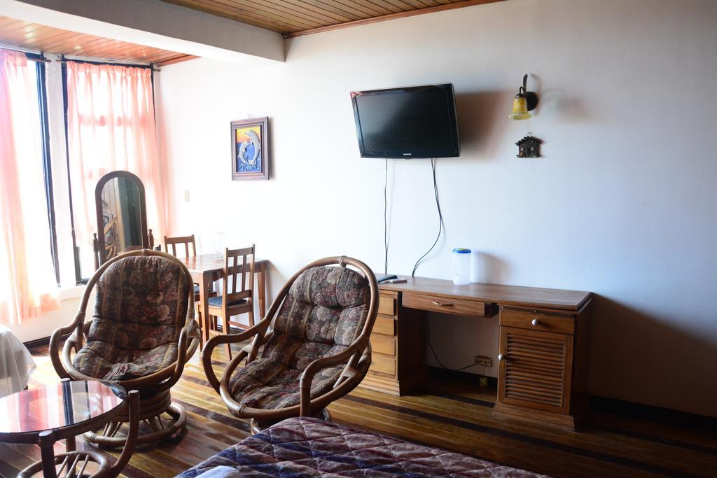 Hotel Sherwood Тела Стая снимка