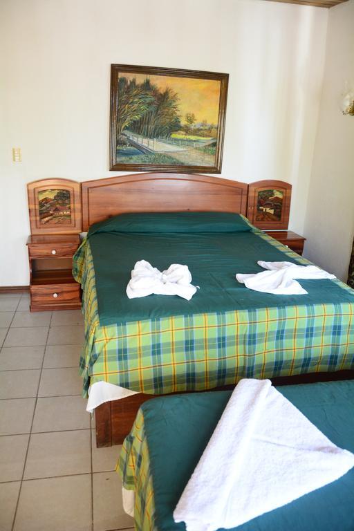 Hotel Sherwood Тела Стая снимка